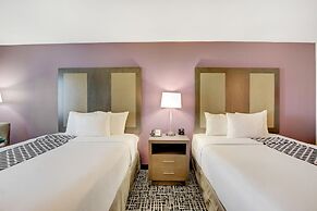 La Quinta Inn & Suites by Wyndham Las Vegas Nellis