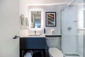 DoubleTree by Hilton New York JFK Airport