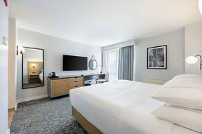 DoubleTree by Hilton New York JFK Airport