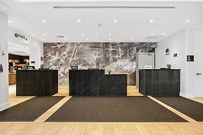 DoubleTree by Hilton New York JFK Airport