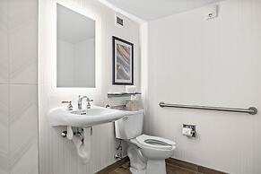 DoubleTree by Hilton New York JFK Airport