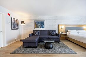 DoubleTree by Hilton New York JFK Airport