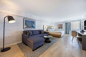 DoubleTree by Hilton New York JFK Airport