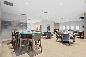 DoubleTree by Hilton New York JFK Airport