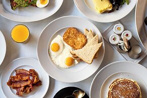 Martinique New York on Broadway, Curio Collection by Hilton