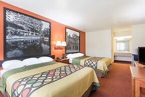 Super 8 by Wyndham San Antonio at I-10