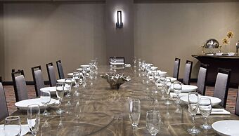 Embassy Suites by Hilton Dulles Airport