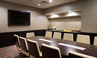 Embassy Suites by Hilton Dulles Airport