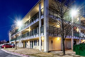 HomeTowne Studios By Red Roof Colorado Springs - Airport