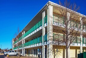 HomeTowne Studios By Red Roof Colorado Springs - Airport