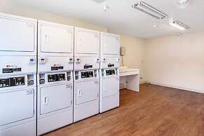 HomeTowne Studios By Red Roof Colorado Springs - Airport