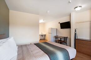 HomeTowne Studios By Red Roof Colorado Springs - Airport