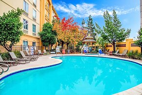 La Quinta Inn & Suites by Wyndham Fremont / Silicon Valley