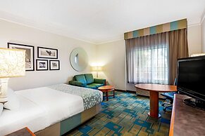 La Quinta Inn & Suites by Wyndham Fremont / Silicon Valley