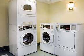 La Quinta Inn & Suites by Wyndham Fremont / Silicon Valley