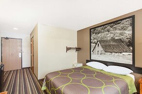 Super 8 by Wyndham Richlands/Claypool Hill Area