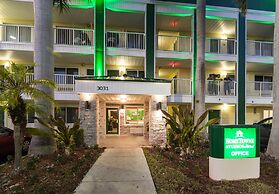 HomeTowne Studios by Red Roof Fort Lauderdale