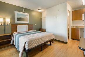 HomeTowne Studios by Red Roof Dallas - Mesquite