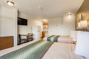 HomeTowne Studios by Red Roof Dallas - Mesquite
