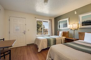 HomeTowne Studios by Red Roof Dallas - Mesquite