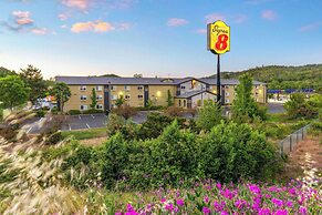 Super 8 by Wyndham Roseburg