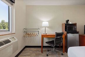 Super 8 by Wyndham Roseburg