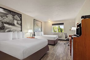 Super 8 by Wyndham Roseburg