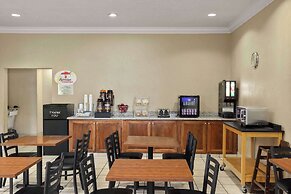 Super 8 by Wyndham Roseburg