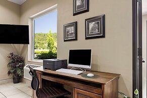 Super 8 by Wyndham Roseburg