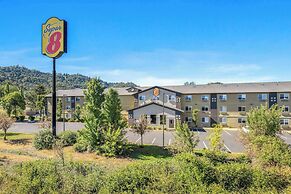 Super 8 by Wyndham Roseburg