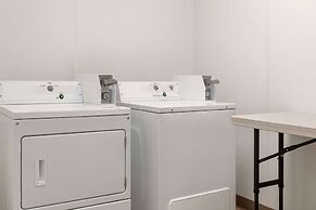 Super 8 by Wyndham Grove City