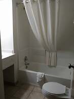 Super 8 by Wyndham Grove City