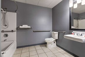 Super 8 by Wyndham Grove City