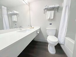 Coast Abbotsford Hotel & Suites