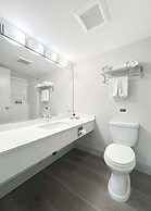 Coast Abbotsford Hotel & Suites