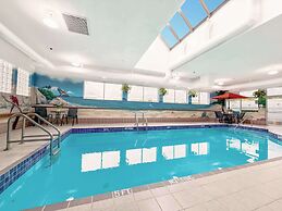 Coast Abbotsford Hotel & Suites