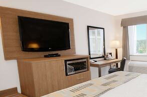 Coast Abbotsford Hotel & Suites