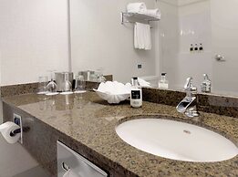 Coast Abbotsford Hotel & Suites