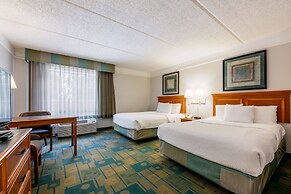 La Quinta Inn & Suites by Wyndham Houston Bush IAH South