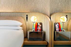 ANDAZ MIAMI BEACH, BY HYATT