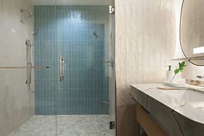 ANDAZ MIAMI BEACH, BY HYATT