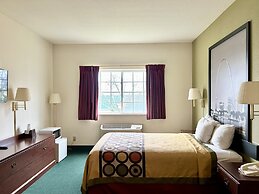 Super 8 by Wyndham Platte City Kansas City Area Airport