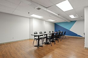 Days Inn by Wyndham Thornton