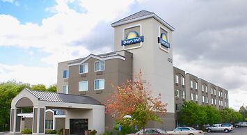 Days Inn by Wyndham Eagan Minnesota Near Mall of America