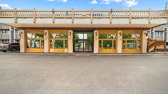 Clarion Hotel & Suites Fairbanks near Ft. Wainwright