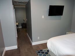 Balboa Inn, On the Beach