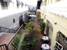 Balboa Inn, On the Beach