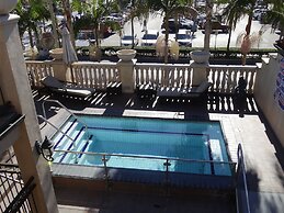 Balboa Inn, On the Beach