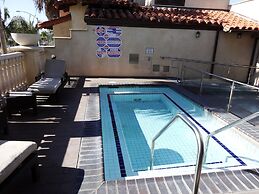 Balboa Inn, On the Beach