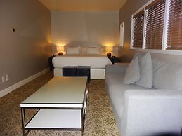 Balboa Inn, On the Beach